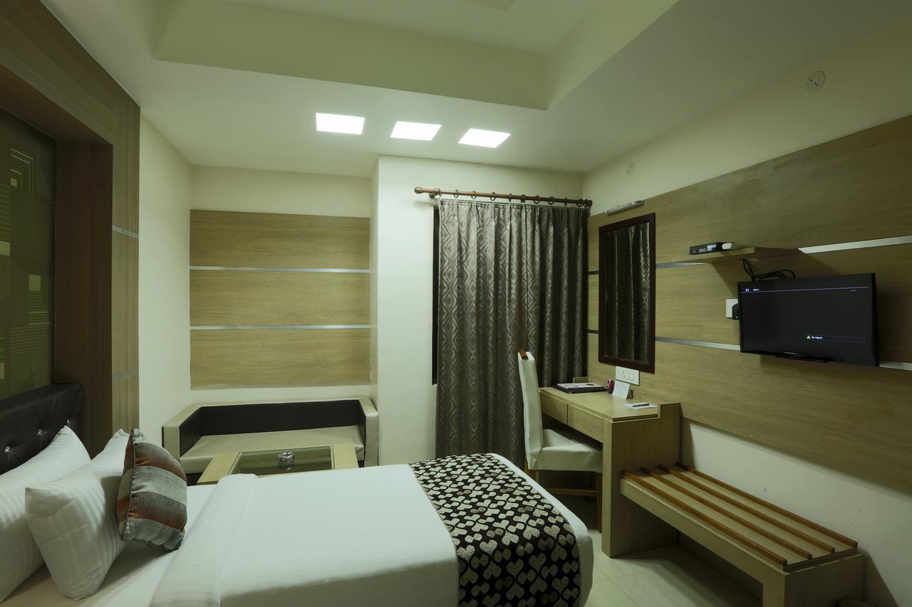 Hotel Sj International Guwahati Eksteriør bilde